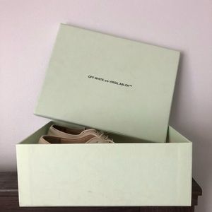 Off-White loafers! 🕶